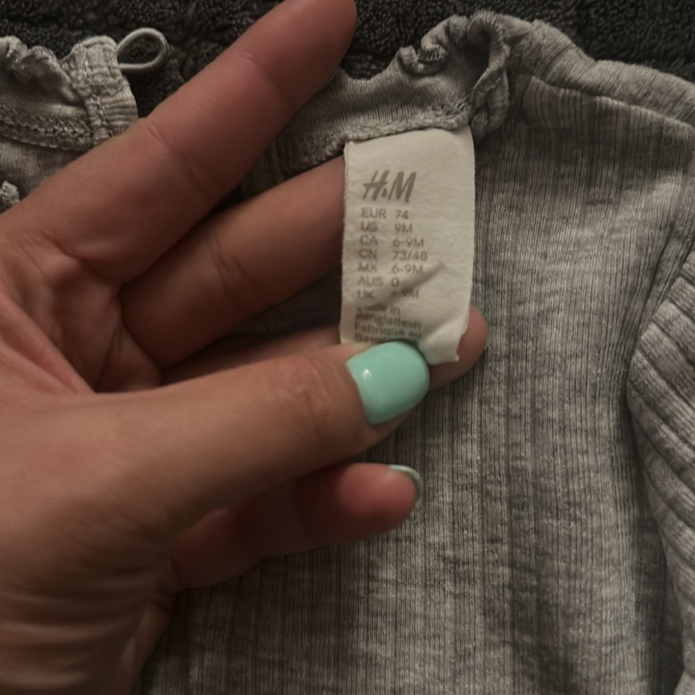 Two H&M long sleeves - Picture 3 of 3